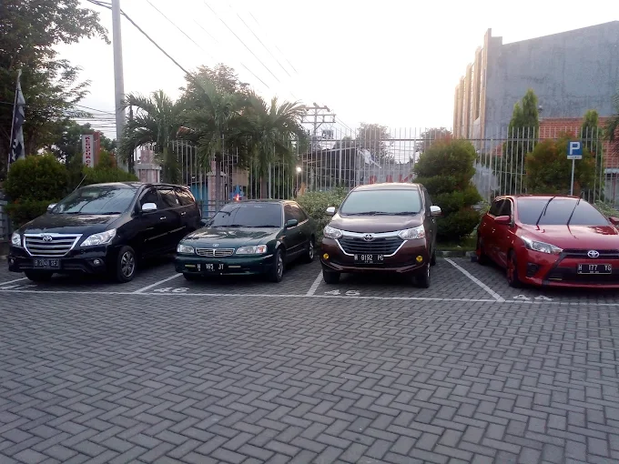 Rental Mobil Terdekat Simpang Lima: Solusi Kendaraan Saat Menginap
