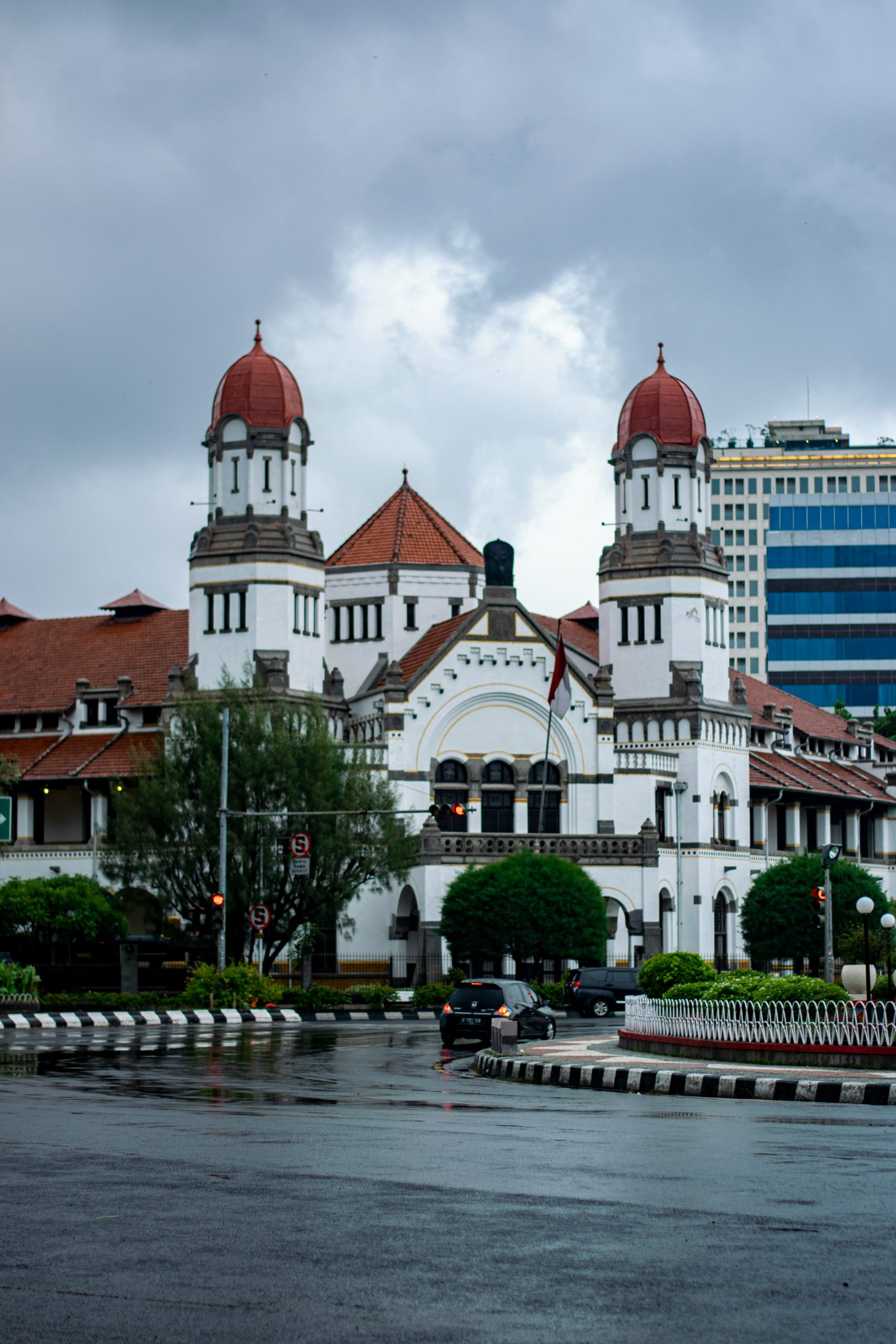 5 Tempat Wisata di Semarang yang Enak Dijelajah Pakai Mobil Rental