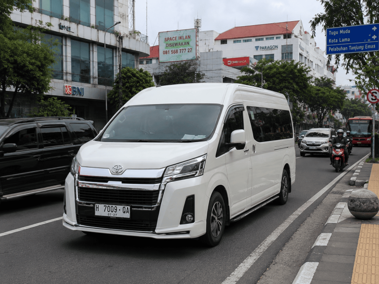 Wisuda Keluarga di Semarang? Ini Pilihan Mobil yang Nyaman dan Muat Banyak untuk Rombongan